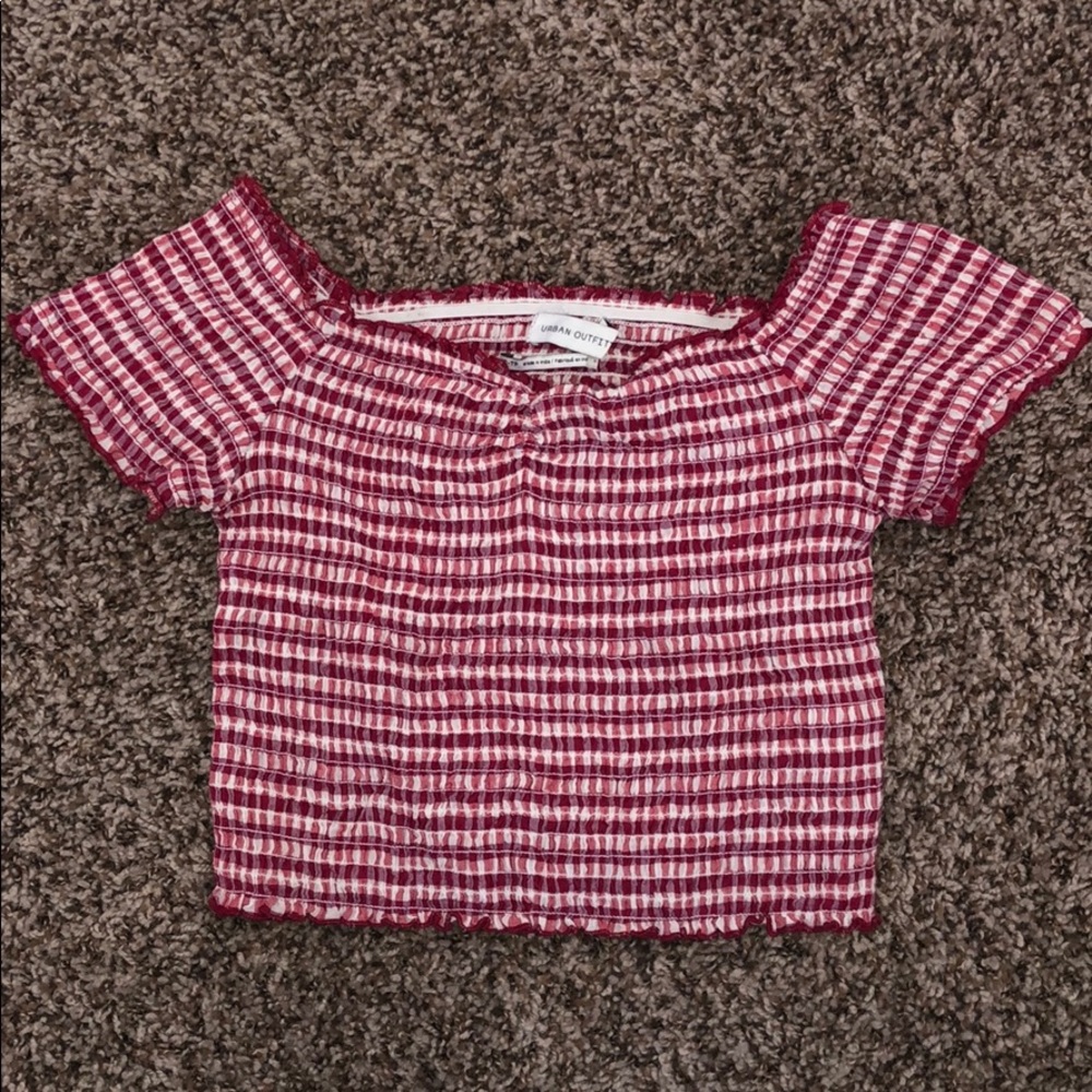 UO Red&White Gingham Smocked Cropped Top